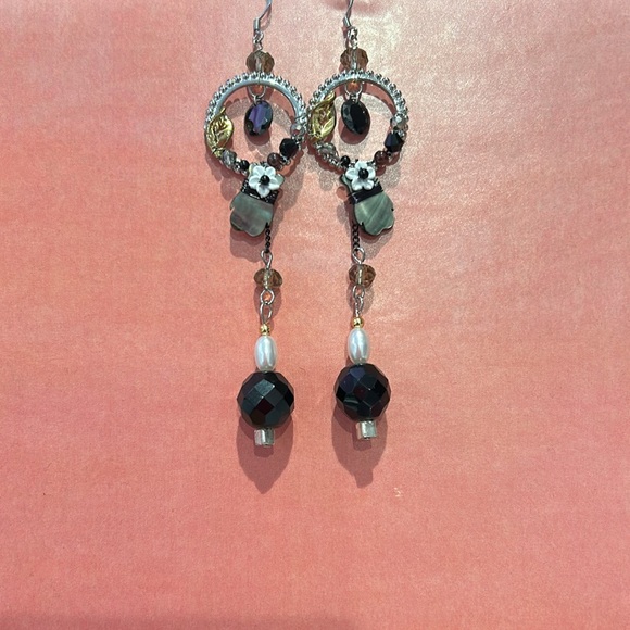 Long Earrings with Silver,Gray & White Pearl, & Black-Boutique - Picture 3 of 4